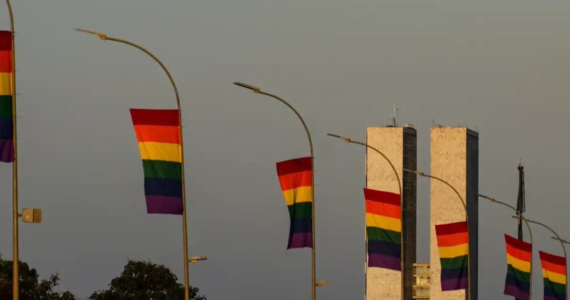 Candidaturas LGBT+ têm recorde em 2026 e se espalham por mais partidos