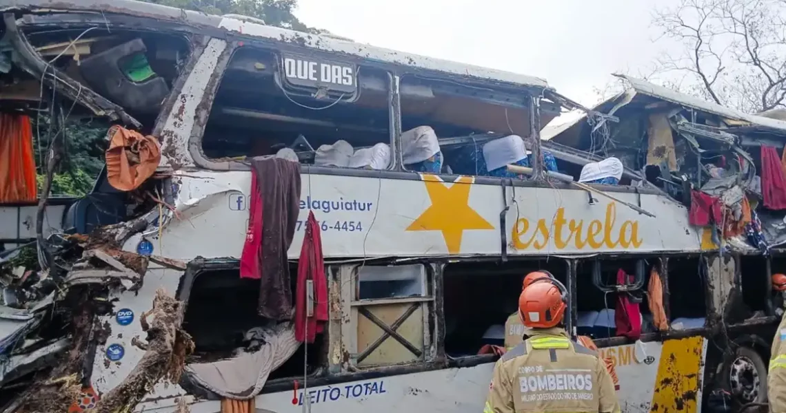 Vítimas de tombamento de ônibus em Petrópolis são do sexo feminino