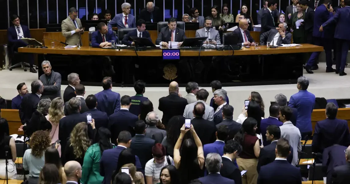 Alcolumbre marca votação da PEC pelo fim da 6×1 para quarta-feira
