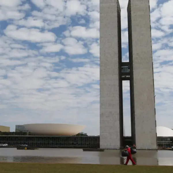 Presidente do Senado marca para segunda votação do fim da escala 6×1