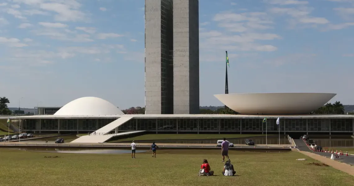Calendário especial pode acelerar votação da PEC do fim da escala 6×1