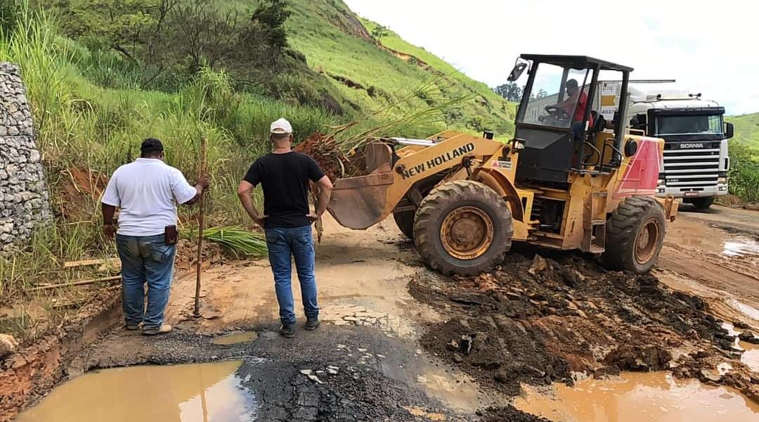 Br 116 na altura do Km 667 passa por Manutenção através da Prefeitura de São Francisco do Glória DNIT e PRF