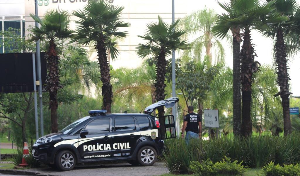 Foragido da Justiça é preso em shopping da capital