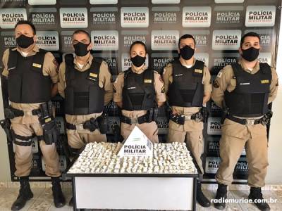 Divino: PM intercepta recebimento de drogas e mais de 260 papelotes de cocaína são apreendidos