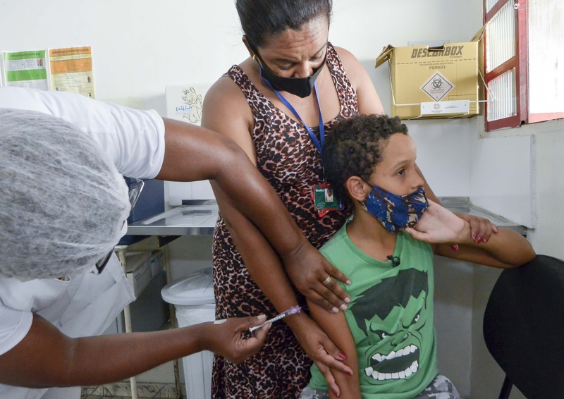 Minas Gerais distribui 400.860 doses de Coronavac para crianças