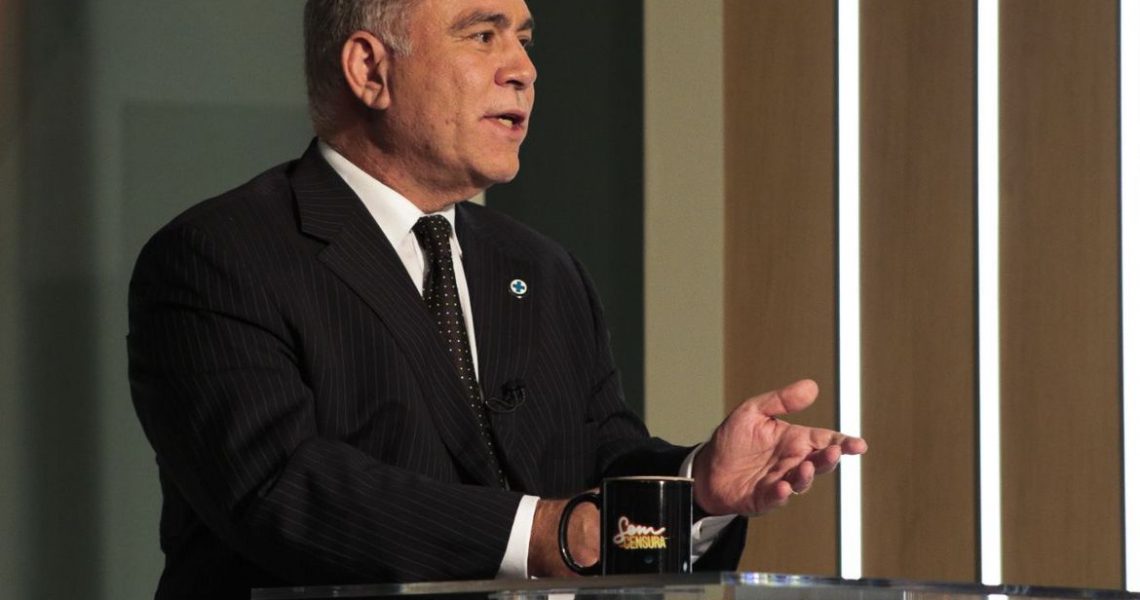 Ministro diz que prioridade é ampliar vacinação contra covid-19
