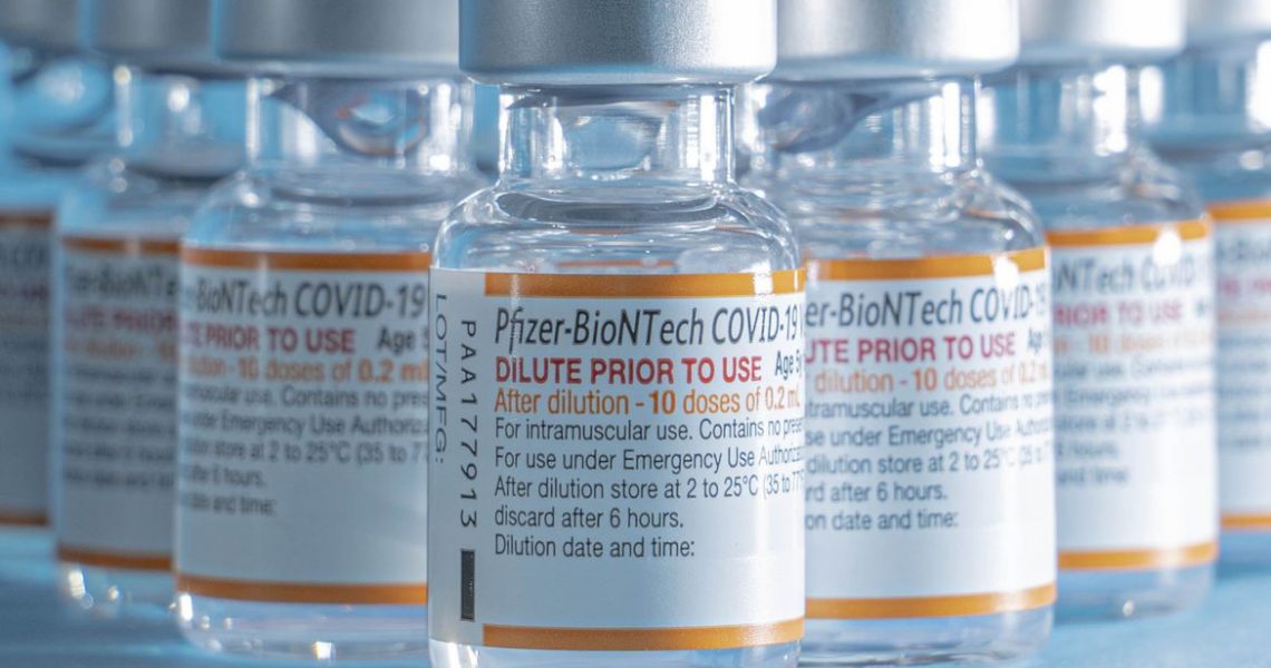 Novo carregamento da vacina pediátrica da Pfizer chega ao Brasil