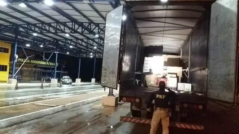 PRF prende dois homens e recupera carga furtada e avaliada em torno de R$ 600 mil