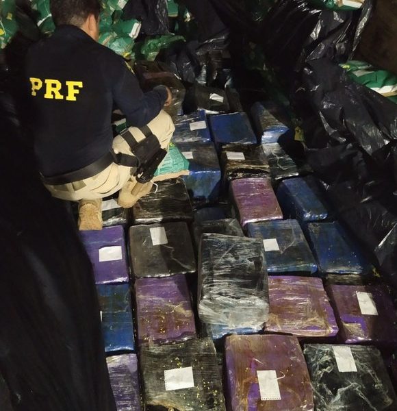 PRF apreende 3,4 toneladas de maconha e prende casal em Araxá (MG)
