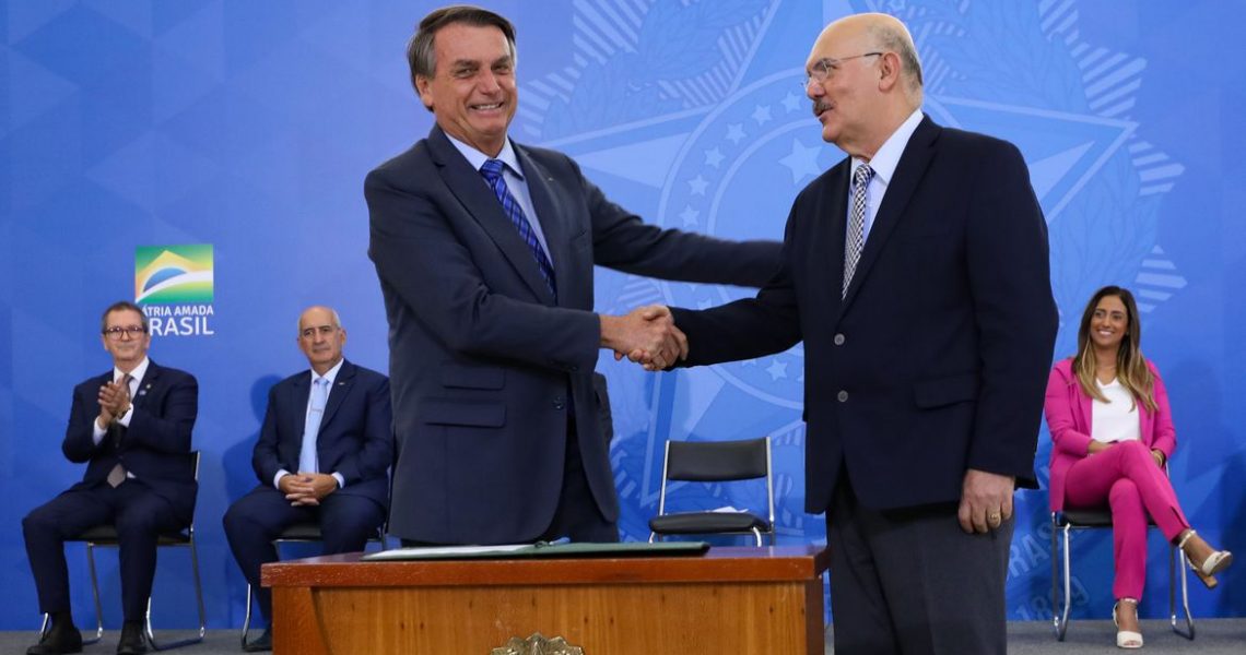 Presidente oficializa reajuste de 33,23% para professores