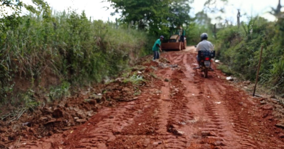 Secretaria de obras realiza manutenção em estrada da Zona Rural de Miradouro