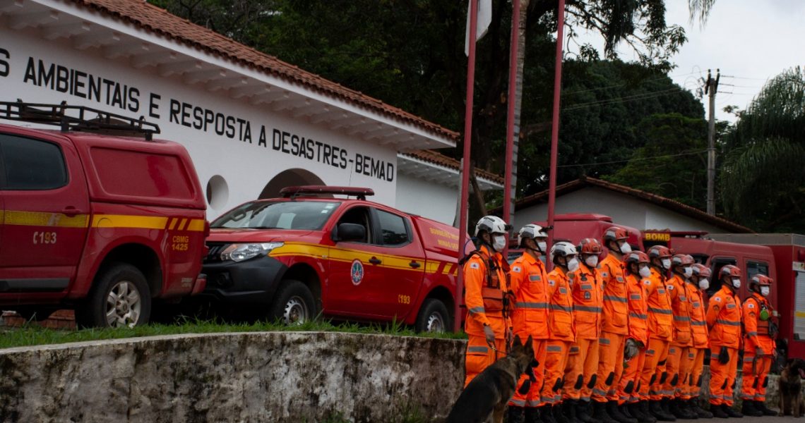 Bombeiros de Minas seguem para Petrópolis para apoiar bombeiros do Rio de Janeiro