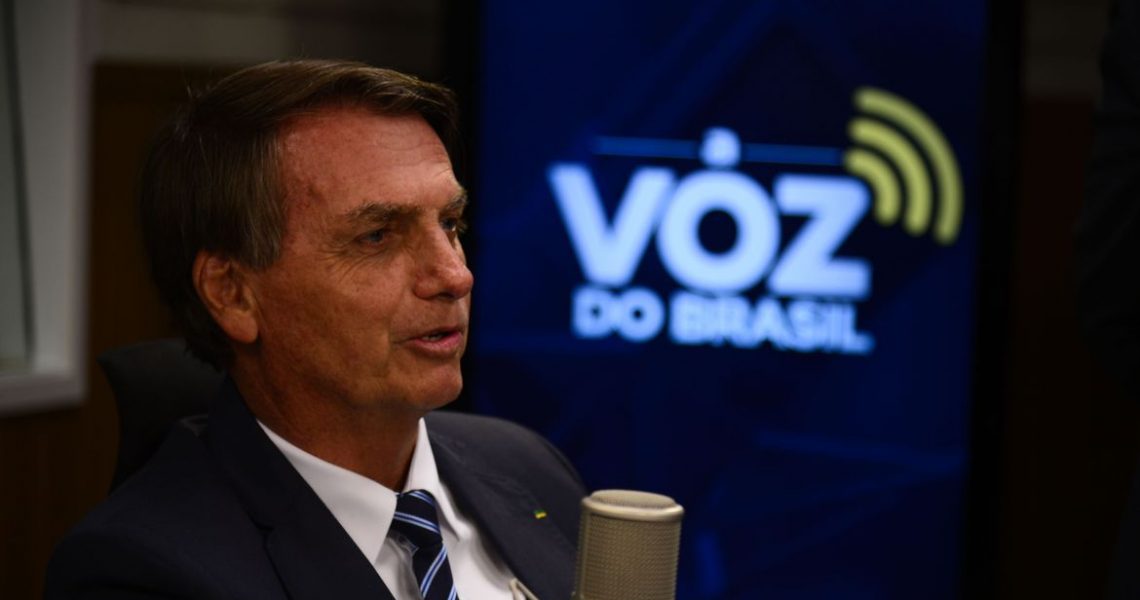 Presidente Bolsonaro fala sobre Auxílio Brasil e prioridades para 2022