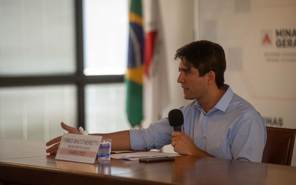 Minas planeja flexibilizar uso de máscaras em locais fechados a partir de 1° de maio