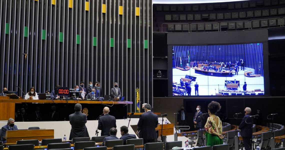 Câmara aprova MP que cria Programa Internet Brasil