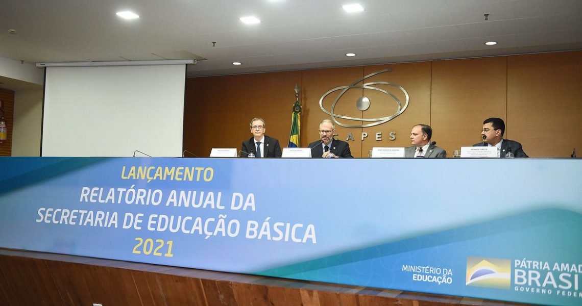 MEC lança relatório com 52 ações na educação básica