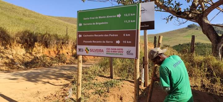 A Secretaria de Cultura, Turismo, Esporte e Lazer, e seus parceiros, vêm sinalizando as estradas rurais de Miradouro – MG.