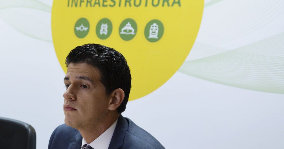 Infraestrutura lança campanha Maio Amarelo e exibe novo modelo de CNH