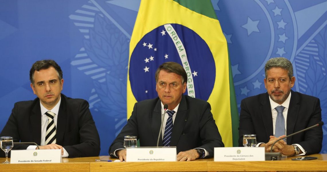 Combustível: presidente propõe ressarcir estados em troca de ICMS zero