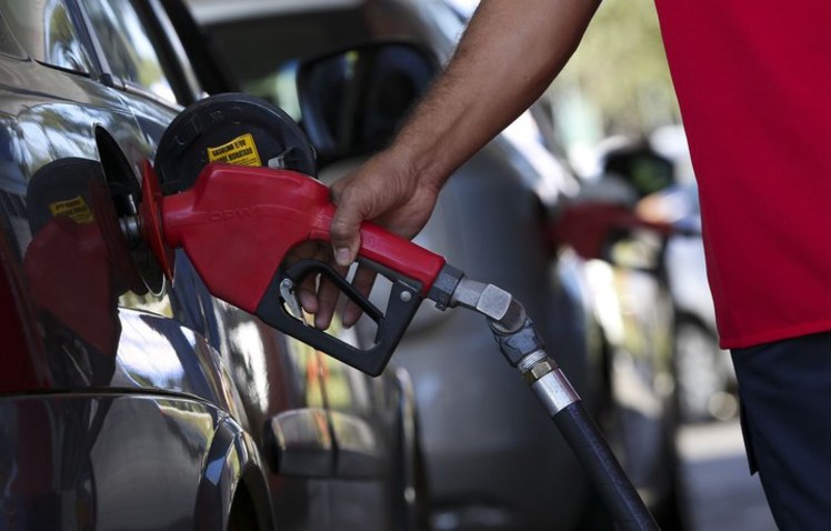 Governador anuncia redução de imposto sobre gasolina, energia elétrica e internet