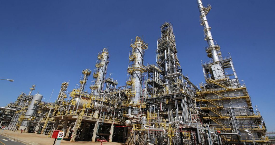 Petrobras reduz preço da gasolina em R$ 0,20 por litro nas refinarias