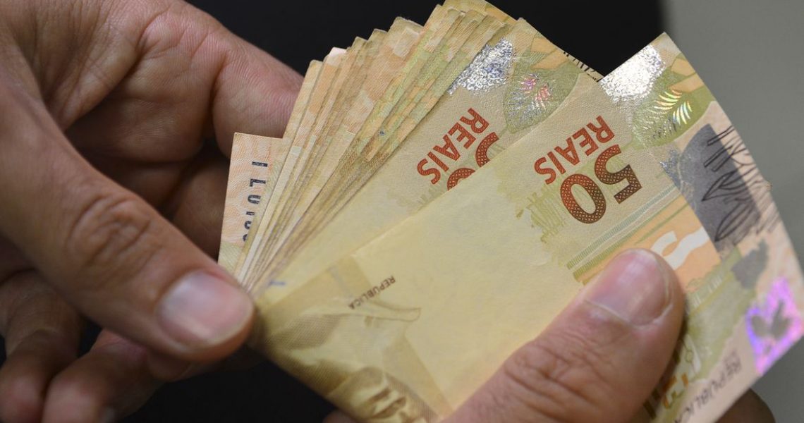 Governo antecipa calendário do Auxílio Brasil
