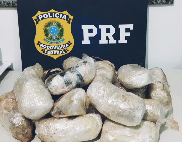 Polícia Rodoviária Federal apreende Crack durante fiscalização de veículo na BR 116 em Leopoldina (MG)