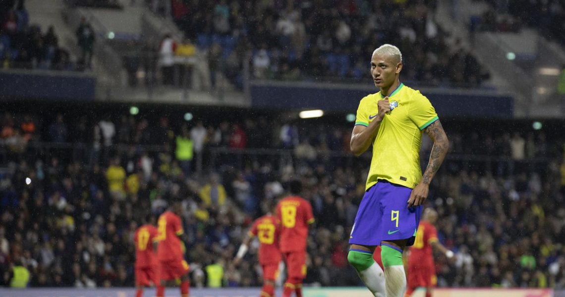 Com Richarlison artilheiro, Brasil derrota Gana em partida amistosa