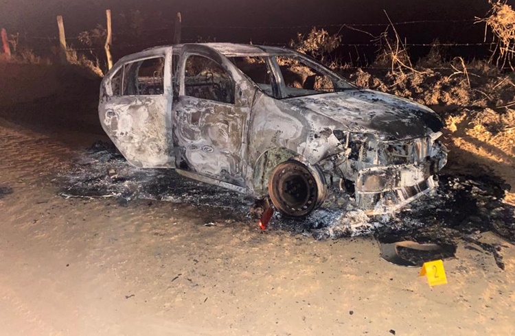 Homem é executado a tiros e tem carro incendiado próximo a ponte da Embaúba na BR-356