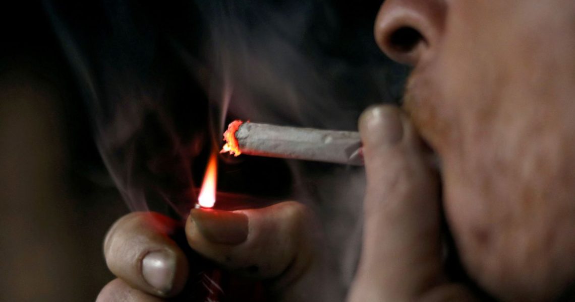 Quase 40% dos brasileiros fumantes consomem 11 ou mais cigarros ao dia