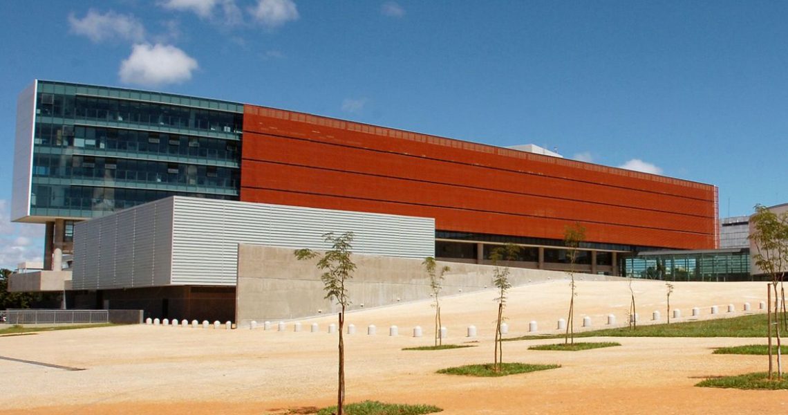 Câmara Legislativa do DF renova metade da bancada de parlamentares