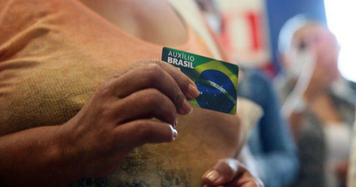 Divulgado calendário de pagamentos do Auxílio Brasil para 2023
