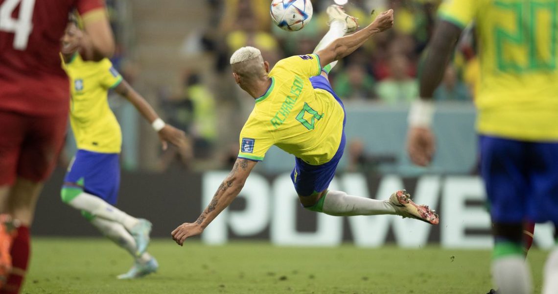 Gol de voleio de Richarlison é eleito o mais bonito da Copa do Catar