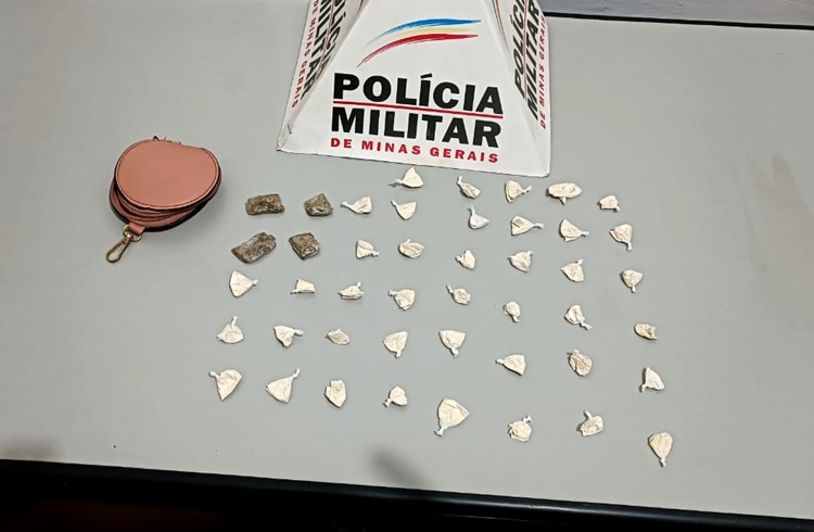 PM apreende 41 papelotes de cocaína e buchas de maconha em Rosário da Limeira