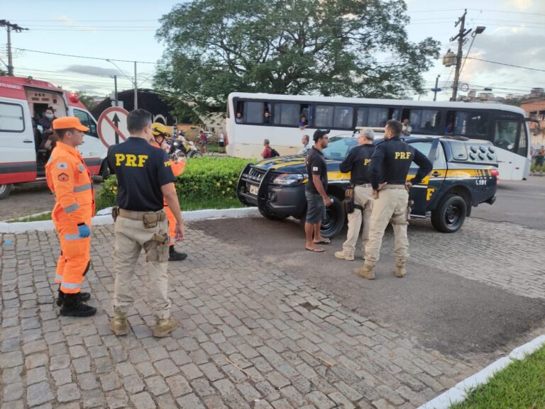 Homem morre após colidir veículo na traseira de carreta na BR 356. Vítima pode ter sofrido mal súbito