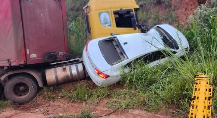 Jovem bancária de Manhuaçu morre em acidente em Ponte Nova; gerente também faleceu