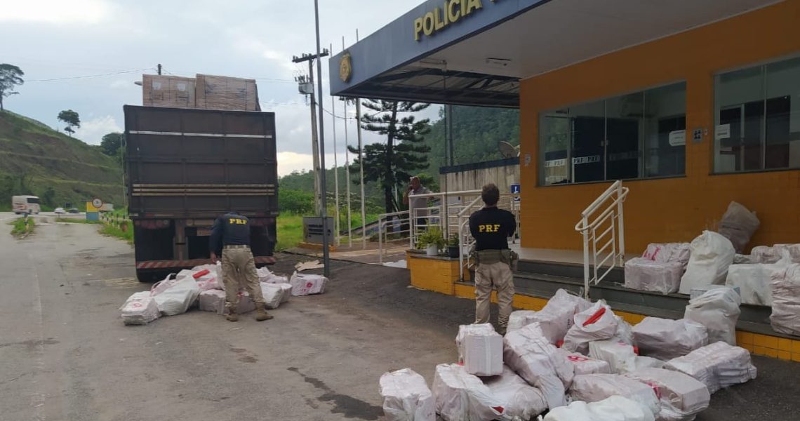 PRF apreende aproximadamente 1,8 tonelada de maconha durante fiscalização de carreta na BR 381 em João Monlevade (MG)