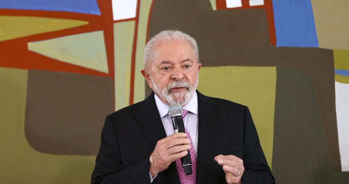 Lula diz que democracia é o patrimônio mais precioso da população