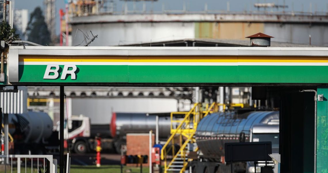 Preço do diesel cai R$ 0,18 nas distribuidoras, nesta quinta-feira