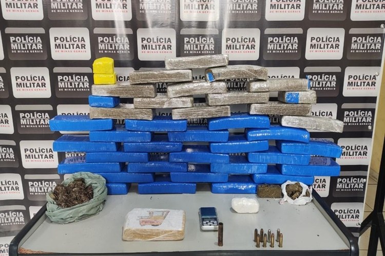 Operação Fecha Batalhão: PM apreende grande quantidade de drogas e armas em diversos bairros de Muriaé