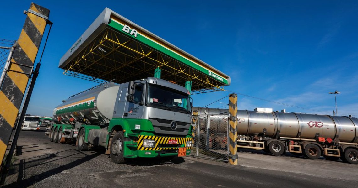 Petrobras reduz preço do diesel para as distribuidoras