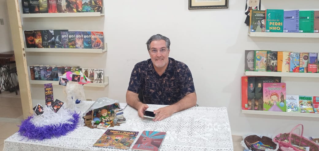 Escritor Renato Mata lança livro  Preso no Porão na Biblioteca Municipal Coronel Izalino Romualdo em Miradouro
