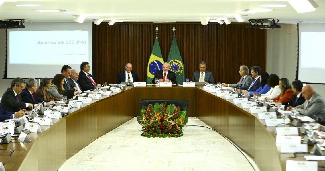 Brasil vai crescer mais que os pessimistas estão prevendo, diz Lula