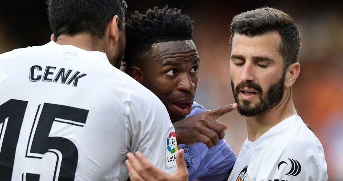 Em derrota do Real Madrid, Vini Jr sofre racismo novamente