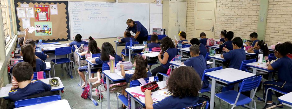 Governo de Minas publica edital com mais de 19 mil vagas para a rede estadual de ensino