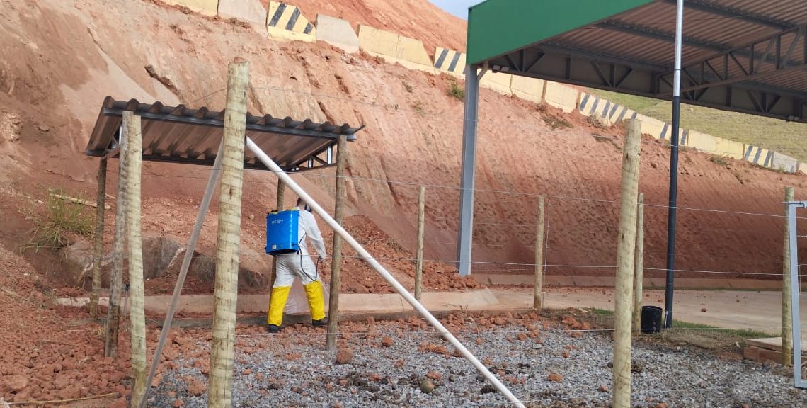 Saúde de Miradouro realiza trabalho de dedetização em Base de Ecoriominas