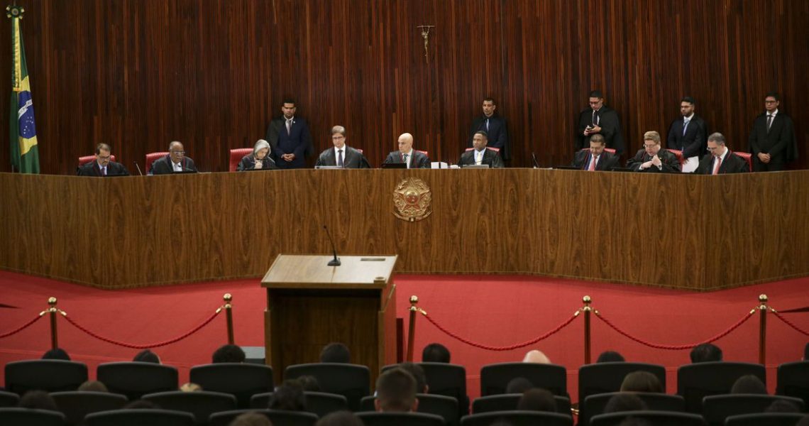 MPE pede condenação de Bolsonaro por reunião com embaixadores