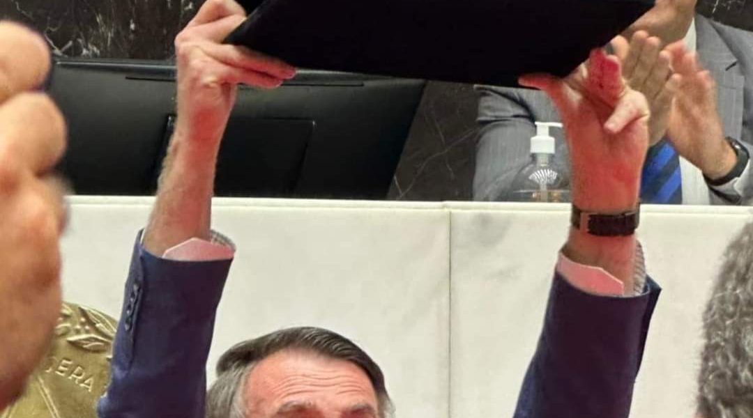 Jair Bolsonaro recebeu título de cidadão honorário de MG na assembleia de Minas 