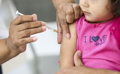 Campanha de multivacinação para menores de 15 anos chega a 7 estados