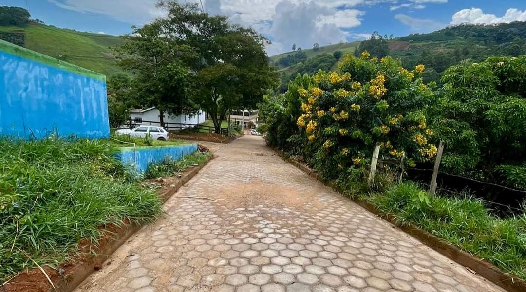Finalizada obra do Novo Calçamento no Distrito de Santa Barbara